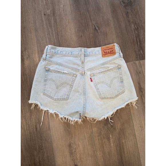 Levi's 501 Women's Size 27 Light Wash Distressed Denim Shorts - Picture 3 of 4